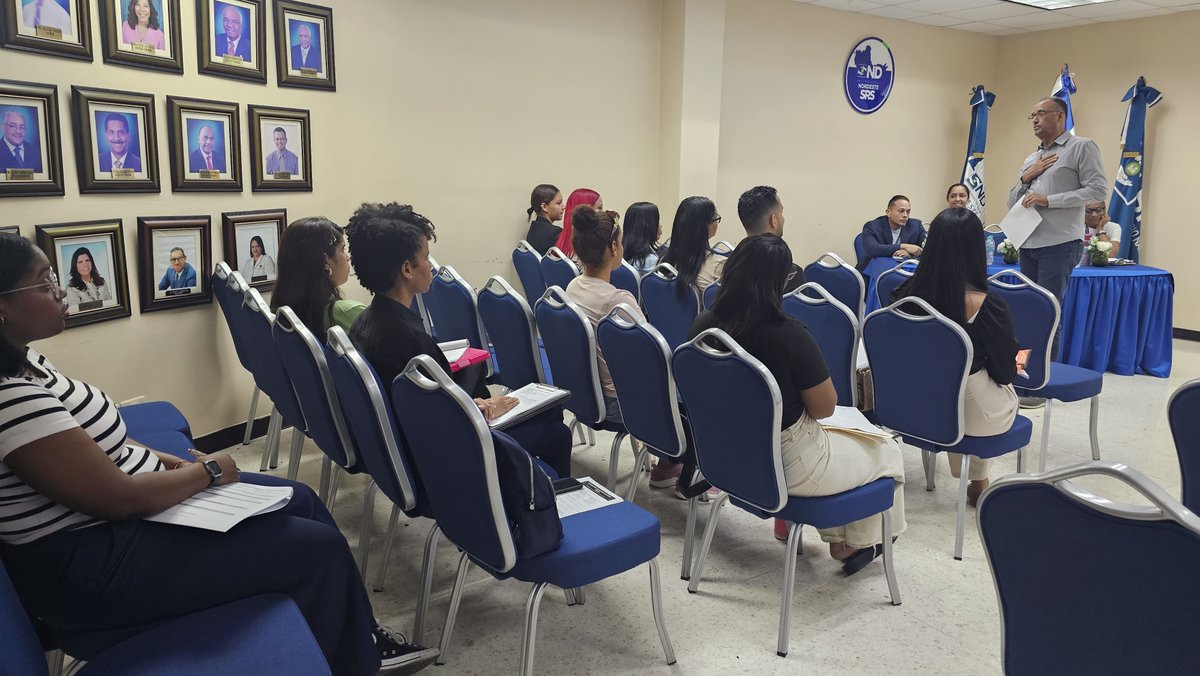 SRSNordeste's tweet photo. El Servicio Regional de Salud Cibao Nordeste (SRSCNE) realizó una jornada de inducción dirigida a médicos pasantes que se integran a los servicios de salud de la región.

#SRSCNE #Inducción #MédicosPasantes #Salud #ServiciosDeSalud #CibaoNordeste https://t.co/BV6SS1KhdW