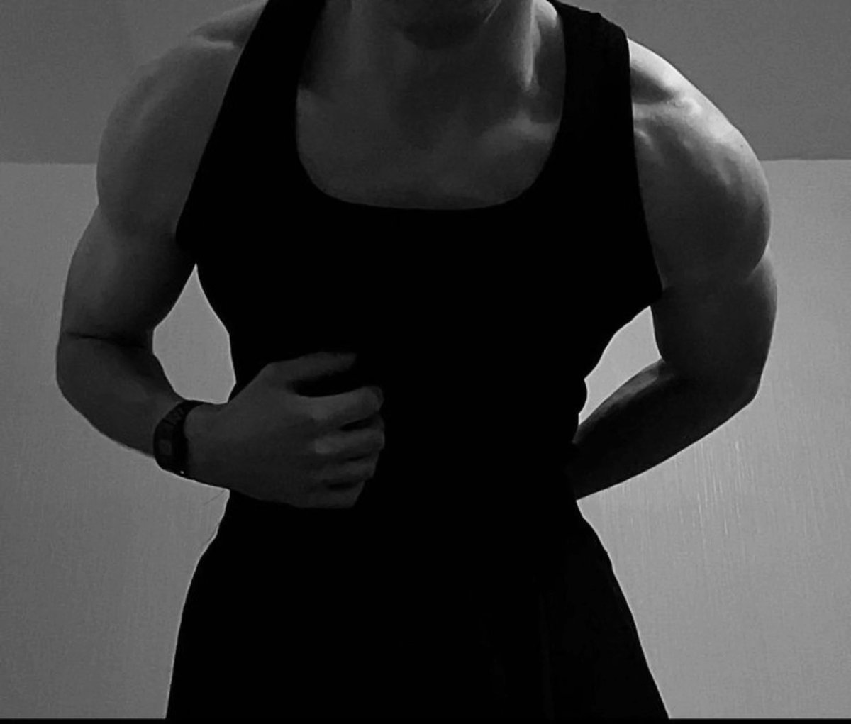 EvaRaymondbbnh's tweet photo. Muscles are built in silence and revealed through strength. https://t.co/rZm1MaKf5B