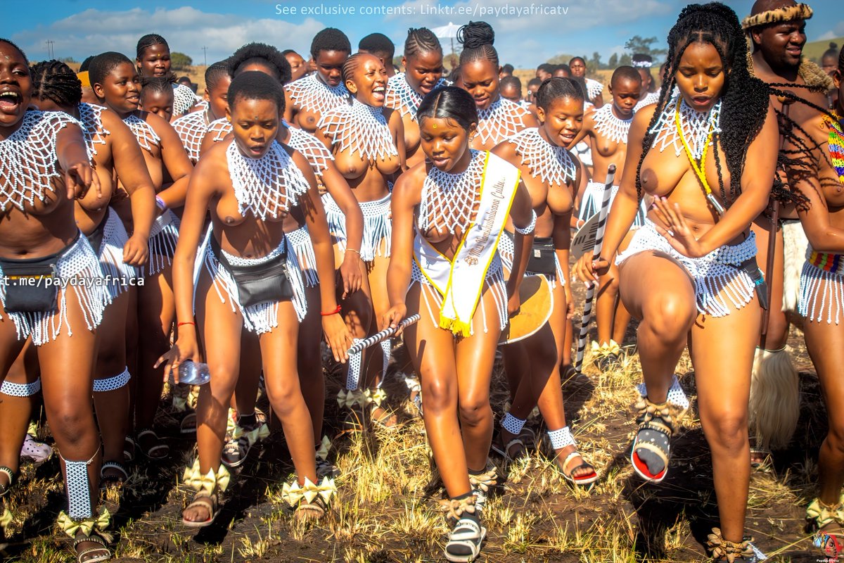 ExclusiveLeaksM's tweet photo. ZuluGirls❤️
https://t.co/ESZkN2fVTy
#amatshitshi #zulureeddance #upskirt #ama2000 https://t.co/nlZkJGrEUq