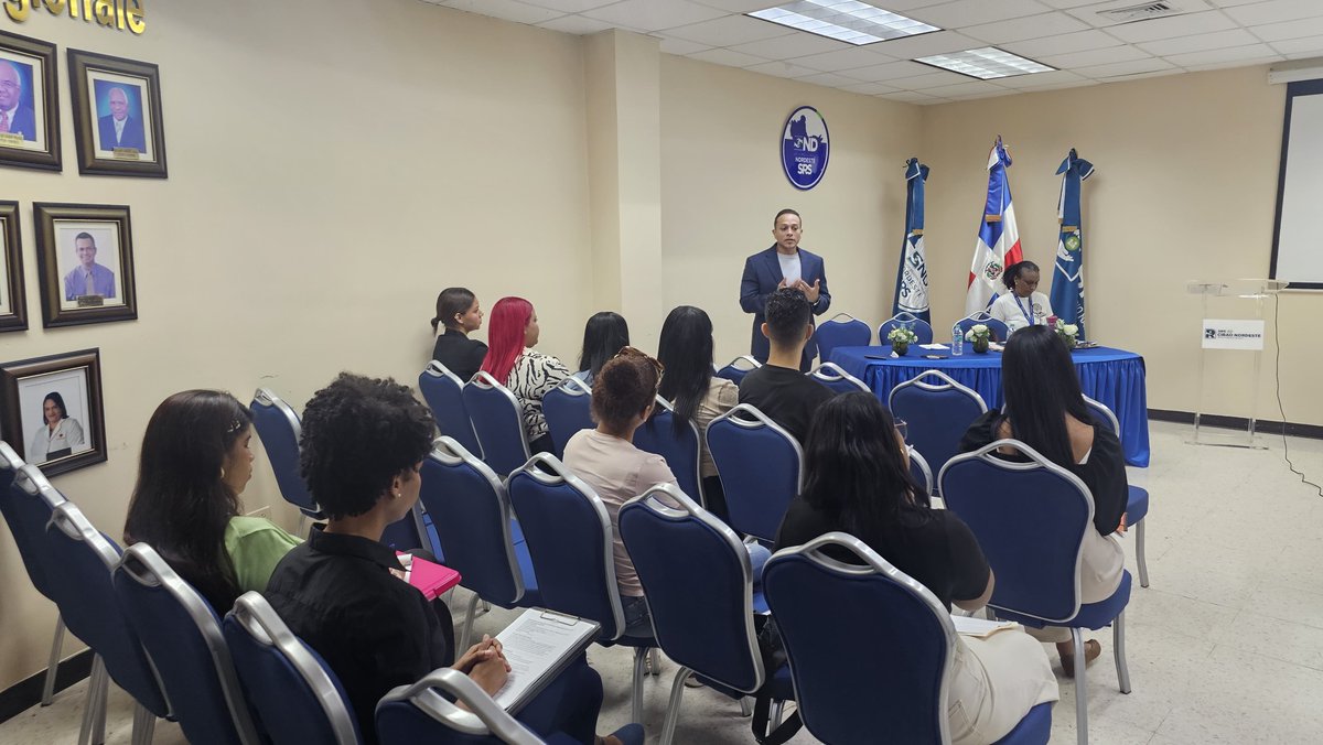 SRSNordeste's tweet photo. El Servicio Regional de Salud Cibao Nordeste (SRSCNE) realizó una jornada de inducción dirigida a médicos pasantes que se integran a los servicios de salud de la región.

#SRSCNE #Inducción #MédicosPasantes #Salud #ServiciosDeSalud #CibaoNordeste https://t.co/BV6SS1KhdW