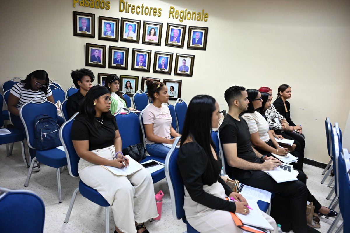 SRSNordeste's tweet photo. El Servicio Regional de Salud Cibao Nordeste (SRSCNE) realizó una jornada de inducción dirigida a médicos pasantes que se integran a los servicios de salud de la región.

#SRSCNE #Inducción #MédicosPasantes #Salud #ServiciosDeSalud #CibaoNordeste https://t.co/BV6SS1KhdW