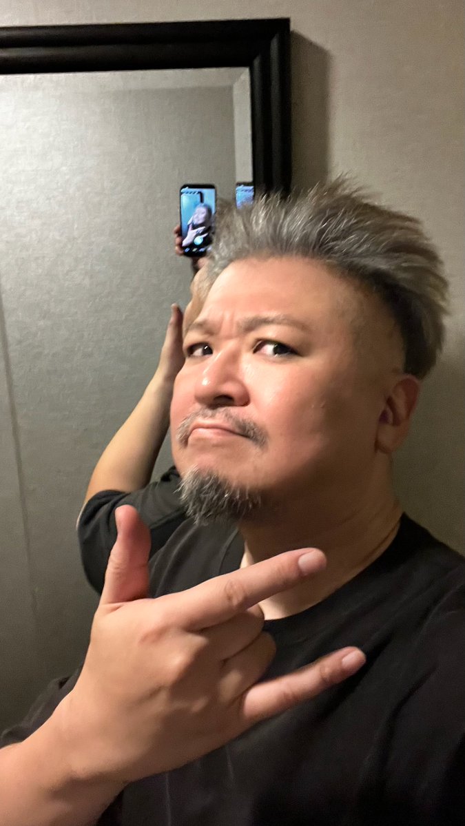 ao_sakurai's tweet photo. おじさんは酸欠に負けず
大阪打ち上げ会場に
向かうのです✨🍻✨
(眠い💤) https://t.co/MG1lz89UxD