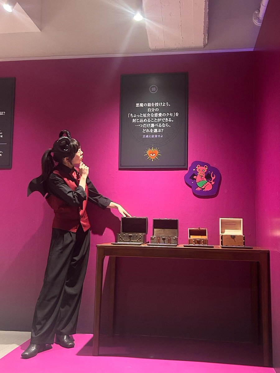 03shio31's tweet photo. #悪魔の恋愛診断展 
本日も平日の中沢山のご来場ありがとうございました！
人間はなかなか面白い考えをお持ちなようで…😏

あれ…悪魔写真初出し…？ https://t.co/uYh1xSzJc7