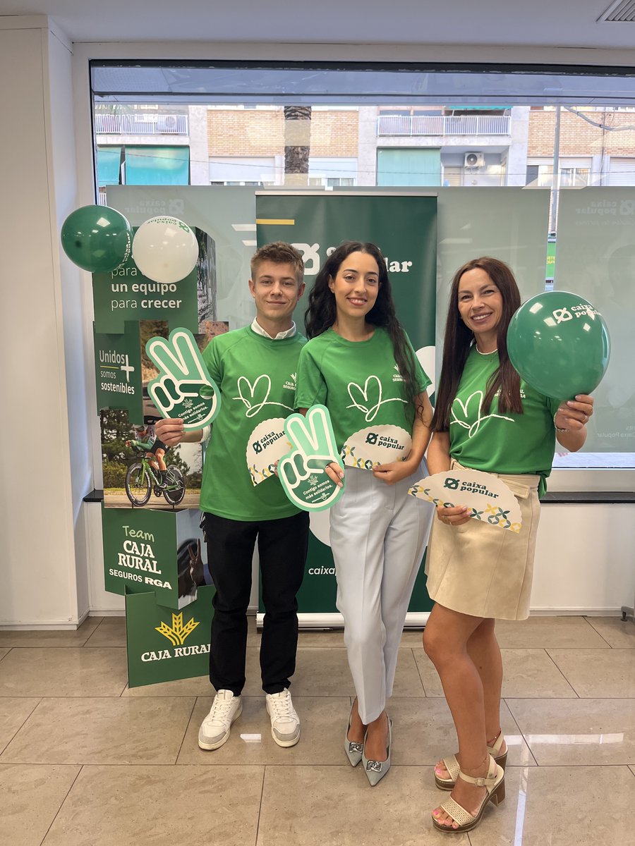 caixapopular's tweet photo. Així llueix el nostre equip a les oficines per a donar visibilitat al Dia Solidari del Grupo Caja Rural i @segurosrga. ✌️ 

Recordem que hui el 20% de les vendes en assegurances van destinades a @_CARITAS per a les persones afectades pels terratrémols de Veneçuela i Colòmbia.

#SúmateAlVerde 💚