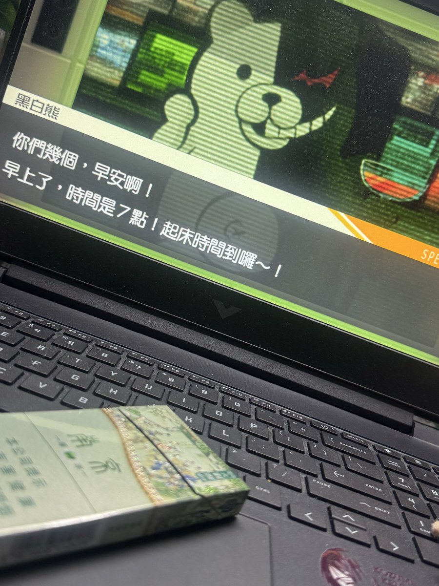 absoemk's tweet photo. 中秋节快乐，一个人在寝室很爽吧.#side https://t.co/EnVtdjCe4g
