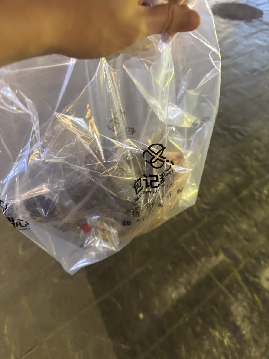 absoemk's tweet photo. 中秋节快乐，一个人在寝室很爽吧.#side https://t.co/EnVtdjCe4g