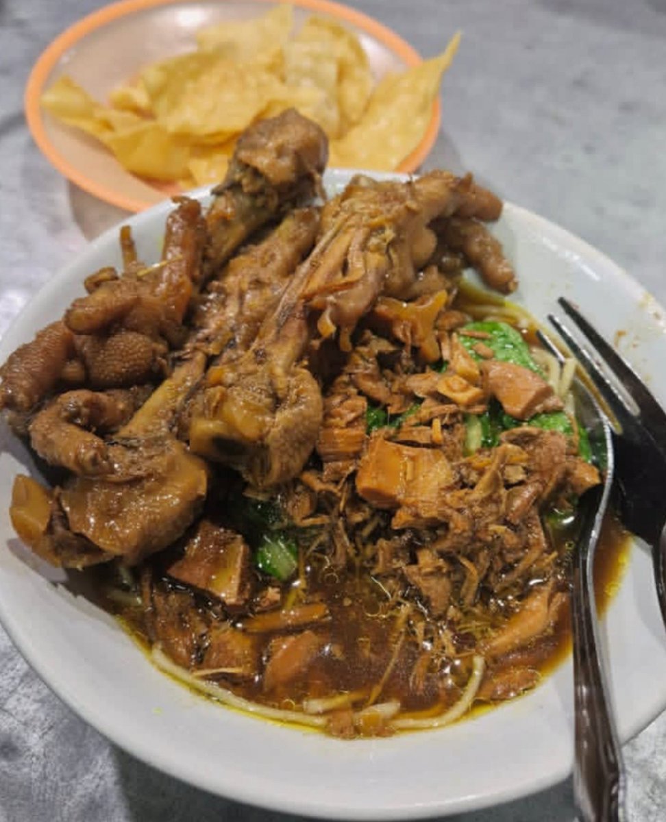 nadifasl's tweet photo. kalian kalo mam mie ayam suka ditambahin ceker atau kepala ayam?? met mam semua https://t.co/3yyb7YQpKY