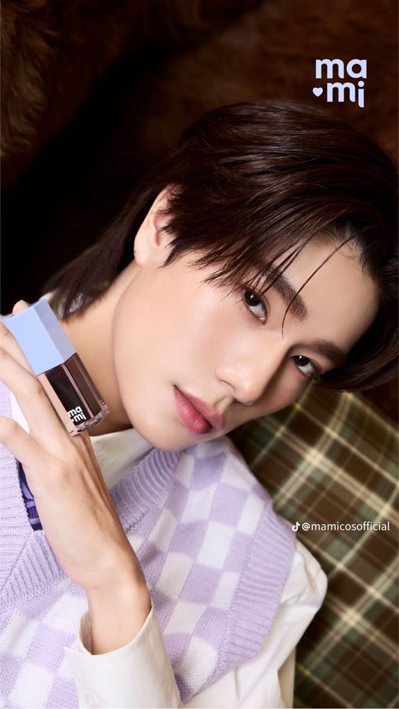 PhuwinOfficial's tweet photo. 💄#MamixPhuwinLIVE

ลิป mami Berry Club Lip Tint สีเฉดสีลุคแบบคุณพรีเซนเตอร์ ชอบสีไหนกันค้าบ~💋

PHUWIN WITH MAMI LIVE

❥@phuwintang🍯
#phuwintang https://t.co/LNDG2Sy052