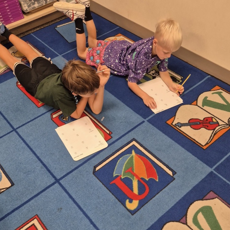 SQThomasElem's tweet photo. Mr. Kimnach's 3rd grade class has been working hard practicing GPS. They have been focusing on adding and subtracting three digit numbers. Up next, multiplication! https://t.co/vxECZEXEXr
