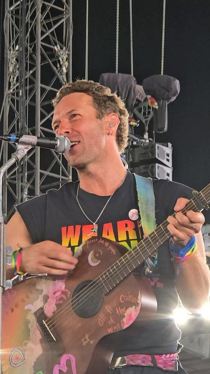 coldplay_spirit's tweet photo. Très belle journée à vous toutes et tous en France depuis la belle ville de Québec 🇨🇦
Mais où que vous soyez, followers , nous vous souhaitons un agréable moment 🫶🏼
En attendant des nouvelles du groupe...❤️
📸 Crédit à qui de droit 
@coldplay https://t.co/2qvcSfEMaS