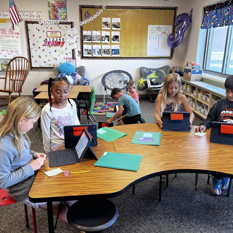 SQThomasElem's tweet photo. Mrs. Stabenow's WIN group practiced writing nine digit numbers. https://t.co/twUtteOuca