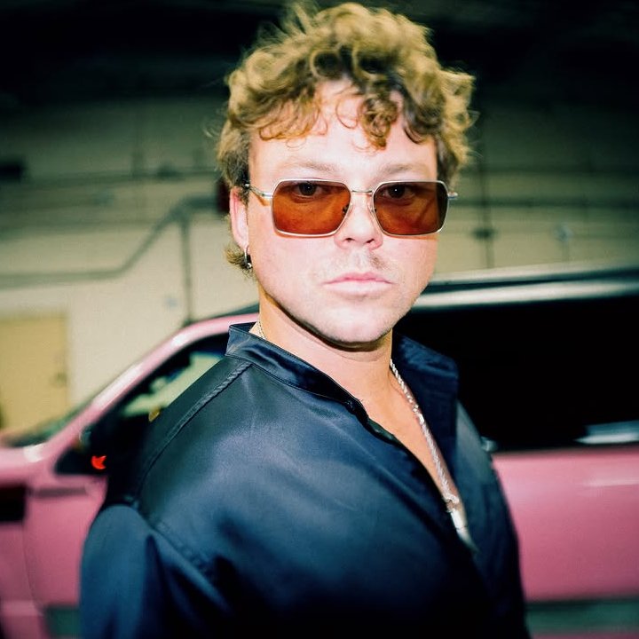 PopFestTR's tweet photo. 5 Seconds of Summer grubundan Ashton Irwin, Manifest'i Instagram'da takip etmeye başladı. https://t.co/xcNy6sP9tw