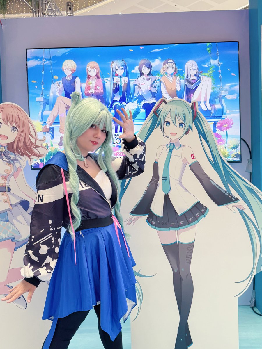 MayuShiraimu's tweet photo. Not beating the Miku height/standee height allegations. π I even remember AllenTube saying at Miku Fes "standee na kasing height ni Mayumi"
#SEGAATLUSFestAtSMNorth #SupersizedFandom #SEGAfestPH #SegaSEA #AtlusSEA #hatsunemikucolorfulstage #projectsekai #proseka https://t.co/L3dr1mZXL1