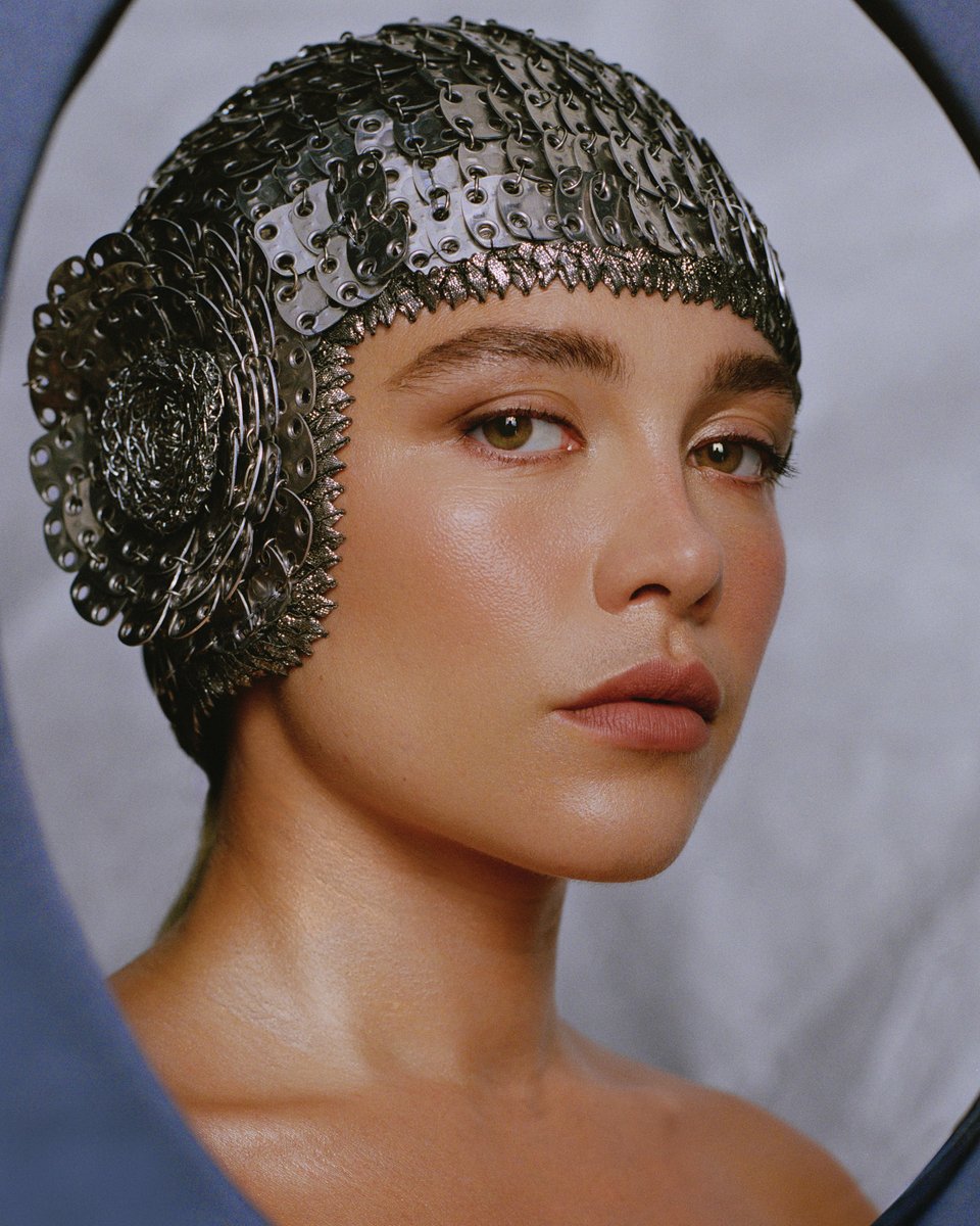 VanityFair's tweet photo. Florence Pugh on Palestine: 

“It’s still happening. Babies are still dying. Mothers are still in pain. It’s really horrible to be watching such pain when so much of our lives just seem to be moving forward. I think that’s what I’ve found so difficult about social media as well: How can I say I’m having a really good time when literally one scroll up, I’m looking at a baby that’s motherless and fatherless?” 

Read the cover story: https://t.co/NYlpvQWDyB