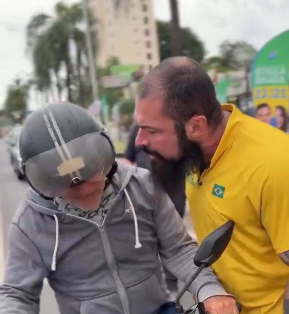 Gustavramski_'s tweet photo. Se o covarde @paulobilynskyj1  agride um homem assim em via pública, imagina o q ele seria capaz d fazer a sós com uma mulher dentro d casa...🧐 https://t.co/4SZdZ2yzHd
