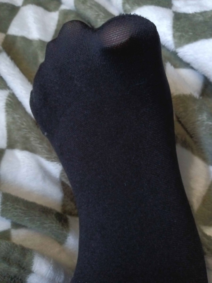 lockpaww's tweet photo. (｡>﹏<) technically a repost for this feet friday but i need to take new photos

these are actually the first photos i ever took (˶ᵔ ᵕ ᵔ˶) https://t.co/iW1H3klPT8