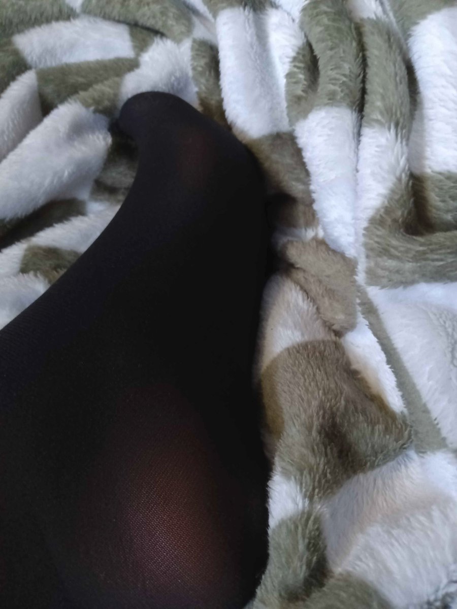 lockpaww's tweet photo. (｡>﹏<) technically a repost for this feet friday but i need to take new photos

these are actually the first photos i ever took (˶ᵔ ᵕ ᵔ˶) https://t.co/iW1H3klPT8