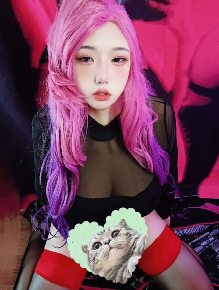 Tiffanysama13's tweet photo. 第一次玩x不知道发什么  😇   

上供！！   ！

刚拍的新鲜出炉的照片  视频！！！😘😘 https://t.co/gE2SLar0QE