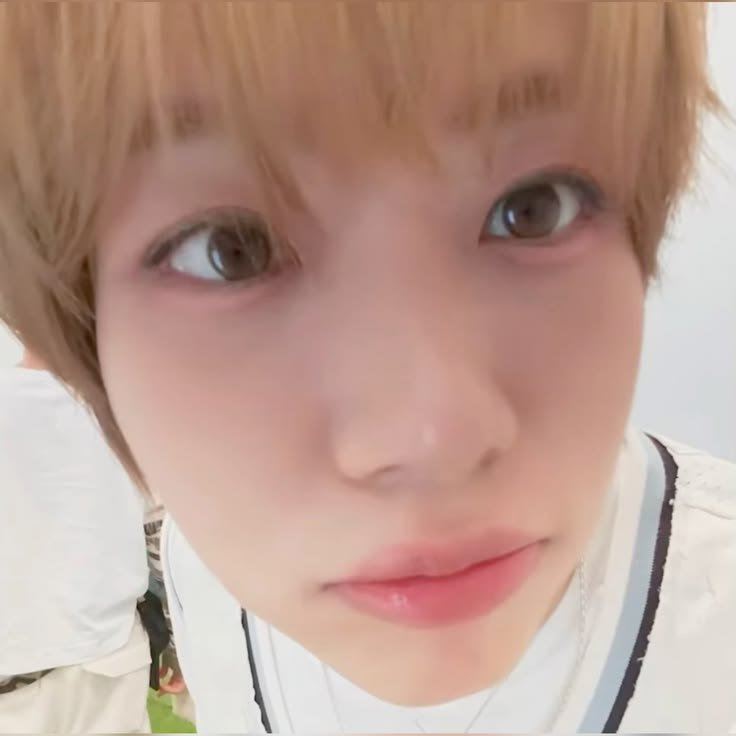 1chuu3's tweet photo. missing woongki hours ₊˚⊹♡ https://t.co/vgPzxJ02Ra
