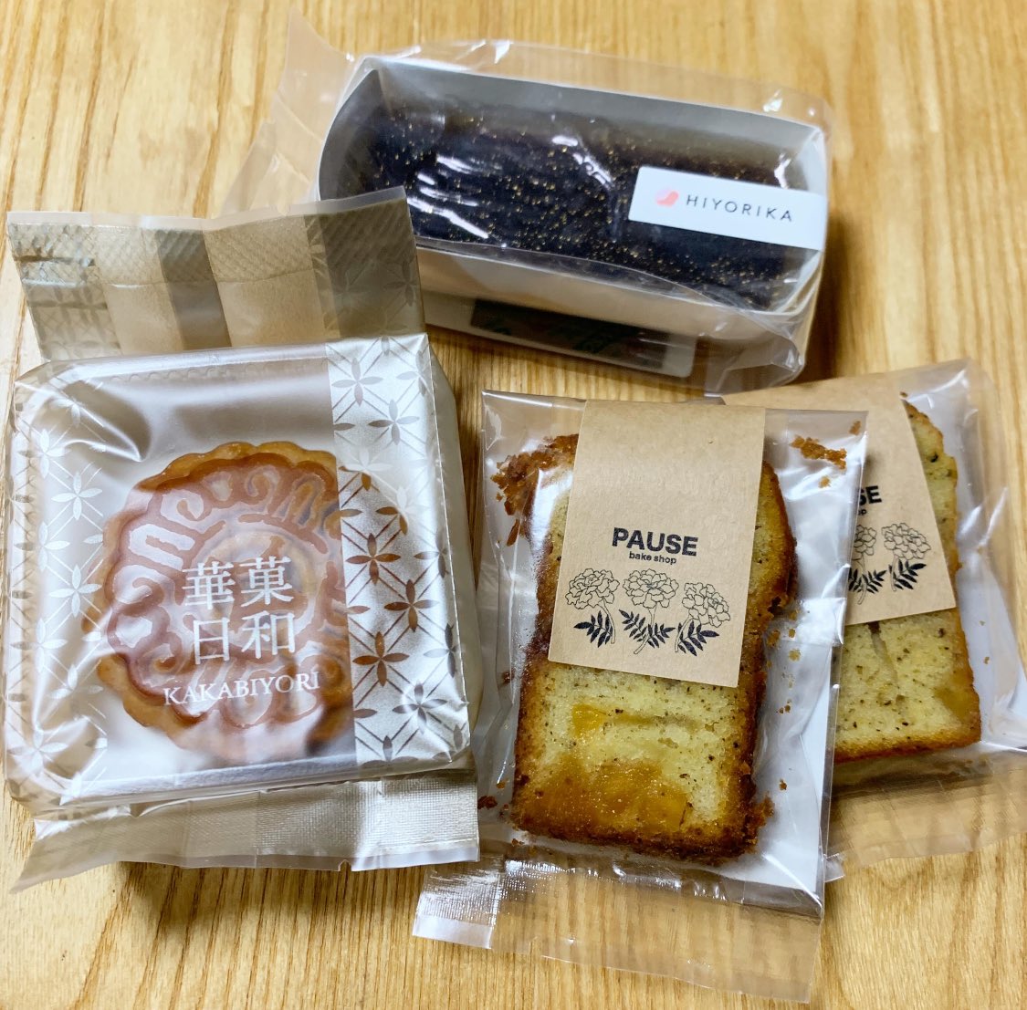 cocoa_cocoa_'s tweet photo. 中秋の名月なので、お友達からいただいた月餅など🥮2枚目の肉松ケーキもとっても美味しかった😋

#華菓日和 https://t.co/utvhVCG5rH