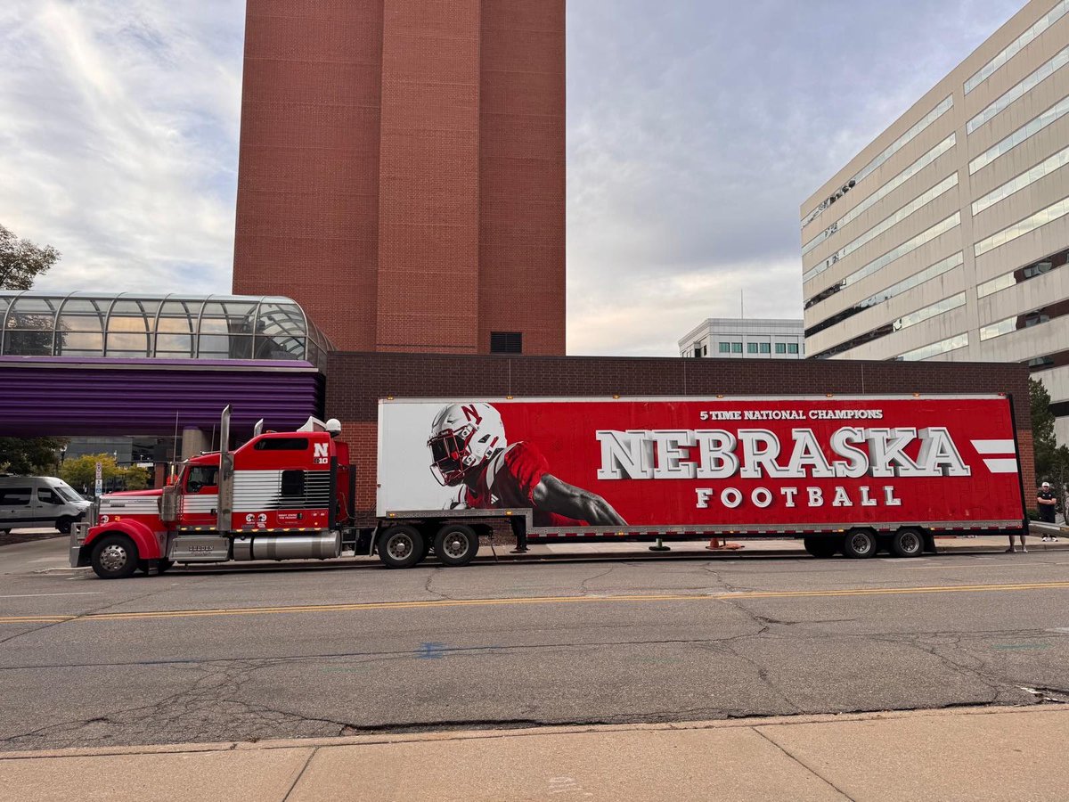 ashleyrenae612's tweet photo. 📍 Lansing, MI

Jose and Paul arrived at the hotel! They’ll meet up with a couple of the equipment guys and unload there. Then I’m sure they’re hoping to sneak a nap in.

@Selden_Trucking @NUequipment https://t.co/30fLRm3hoh