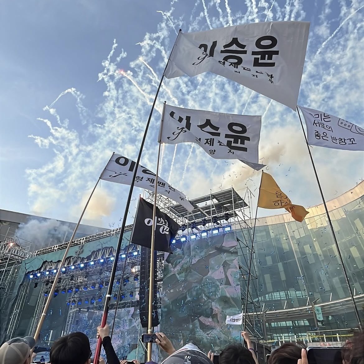 n0rean's tweet photo. 정신건강을 위해 한번 더 열어주세요 https://t.co/H4Mpmtrz5O