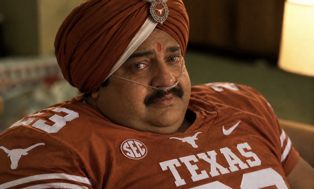 _MaroonKoolAid's tweet photo. IT fans don’t even fight back against Vol twitter they just look at them like this https://t.co/sL3cjQCG18