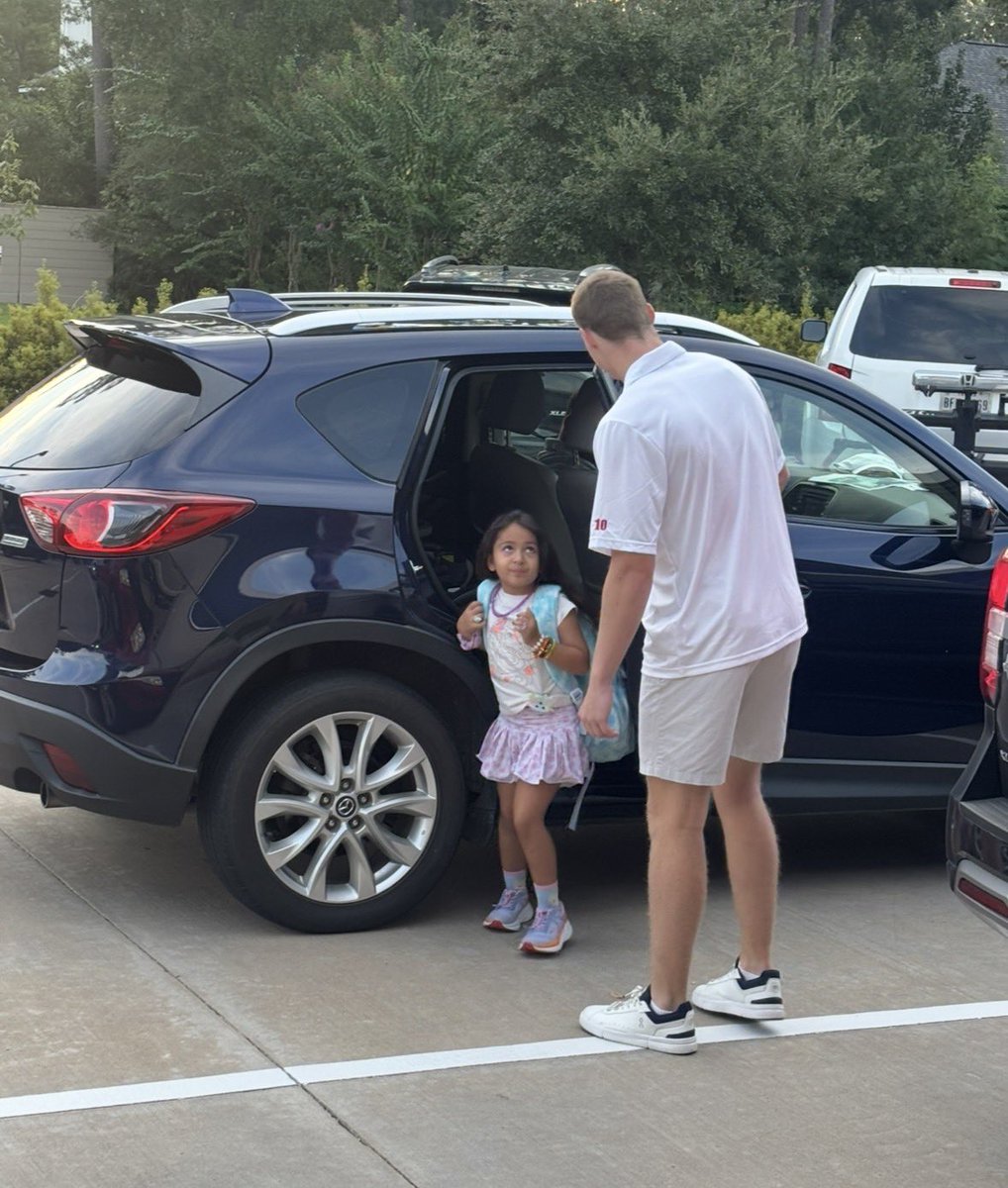 coachjacktv's tweet photo. Always a great day when you start it @HCEcougars Thank you for allowing us to open doors for our future Mustangs!  @HouMemorialFB @MHSMustangsBC https://t.co/gAi13C5DTk