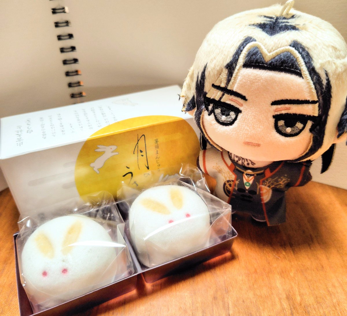 aquaaria's tweet photo. 今日は🌕️中秋の名月🌕️ですってよ。
🐰の饅頭、かわよい。
うさぎにはやっぱ礼光さんだよな… https://t.co/UQbju7VIN1