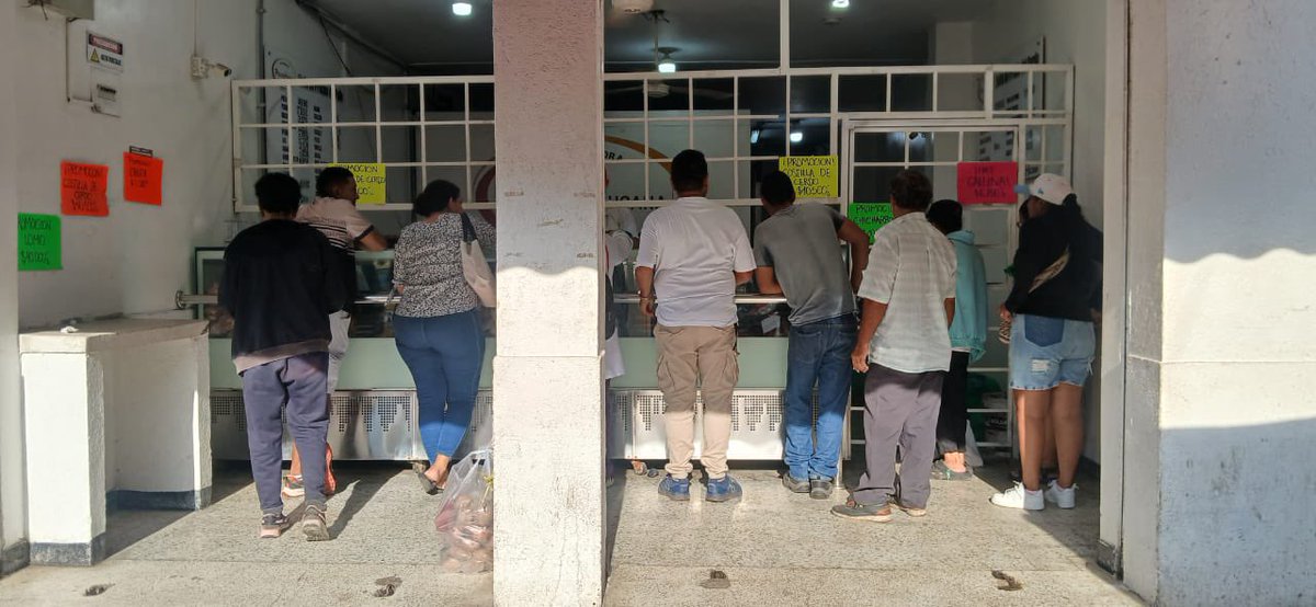 MagdalenaGober's tweet photo. 🛍️ ¡El Mercado Público de Santa Marta vuelve a la normalidad!

Desde muy temprano, el corazón comercial de la ciudad recupera su dinámica habitual, con la llegada de samarios y visitantes que realizan sus compras, mientras comerciantes y vendedores abren sus establecimientos… https://t.co/mEYceXivCQ