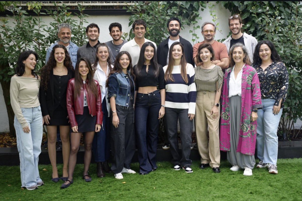 osbahetkinlikk's tweet photo. #SusuzYaz dizisinin okuma provasından #MertRamazanDemir ve #LizgeCömert!💛 https://t.co/iecoo5TvPY