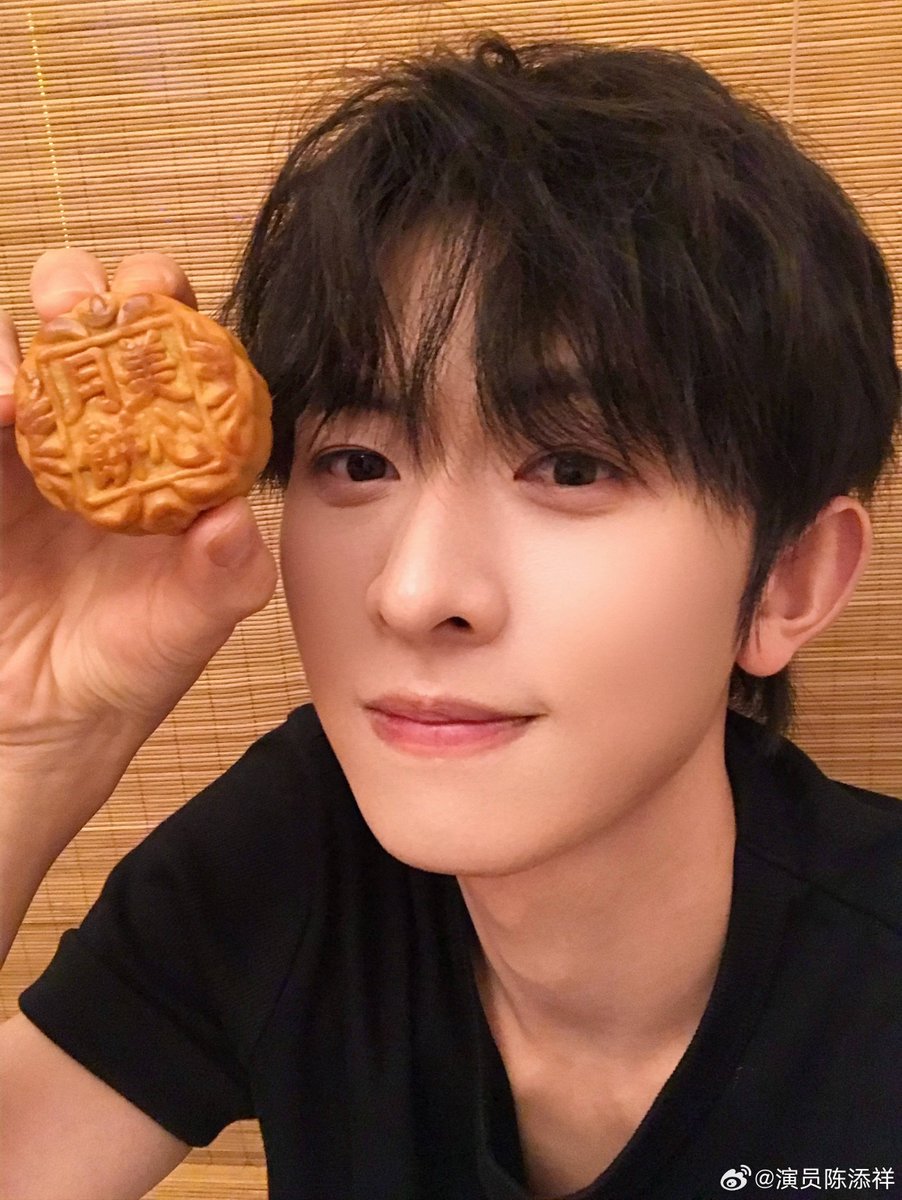 tianhaou's tweet photo. pacar aku gemesin banget cakep banget 
aku enggak kuat!!! 🫠🫠 https://t.co/ybgDMZyVqh