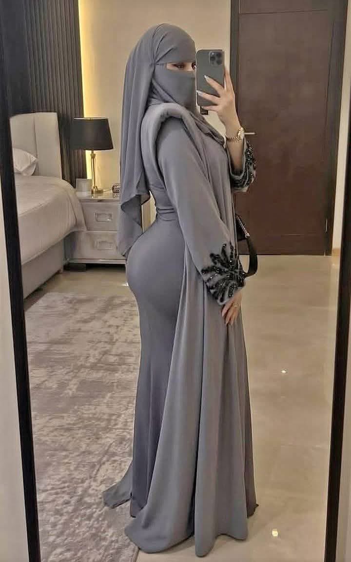SayedaNata7a's tweet photo. The size, shape, and movement of the hips and bust beneath the abaya captivate every man who passes by. 🔥🔥🔥 https://t.co/meI7klrxY4
