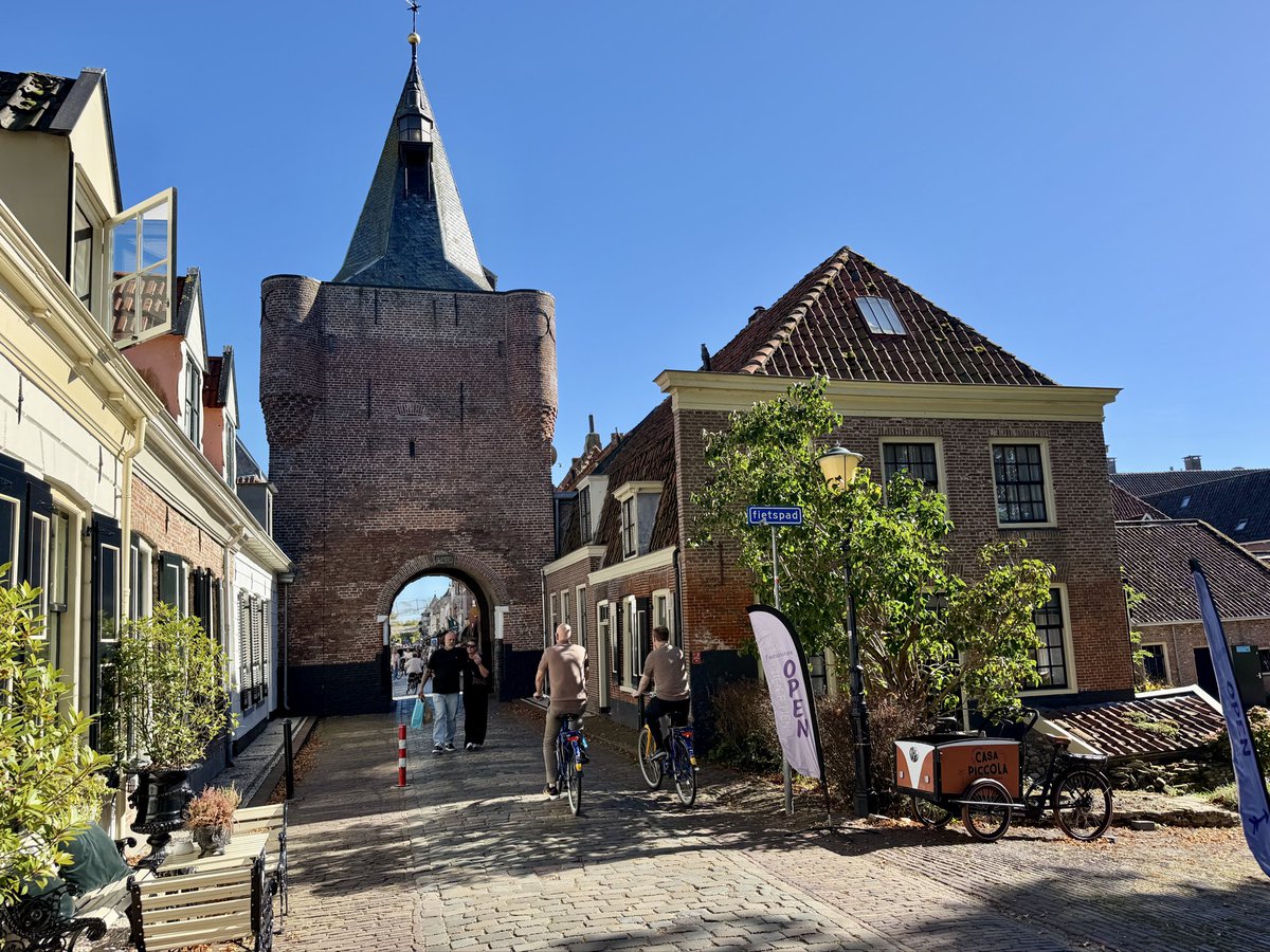 erica_v_leeuwen's tweet photo. Rustig en zonovergoten nazomerweer in #Elburg ☀️
#Gelderland
@weermanrobert @Alpenweerman @HartvNL @EdAldus @BuienRadarNL @helgavanleur @weerenradar_nl @OmroepGLD @gemeenteelburg @SevereweatherNL @pictureofNL @HanzestadElburg #nazomer https://t.co/kaW27UhRrq