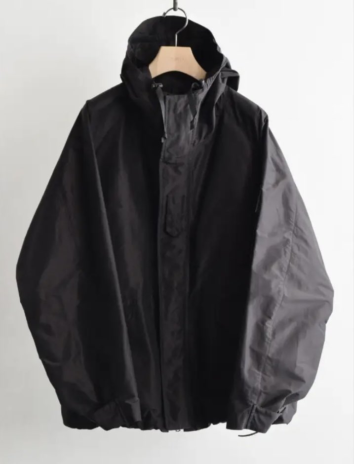 jingooooo1's tweet photo. 今日の COMOLI が並び多めだったのは、

・COTTON SILK MILITARY PARKA
たしか出るの5年ぶりくらい

・WOOL CHECK ZIP SHIRT
新型

・CORDUROY DRAWSTRING PANTS
25AWで売れて買えなかった人多め

だからかな。 https://t.co/z4QL4L4hJc