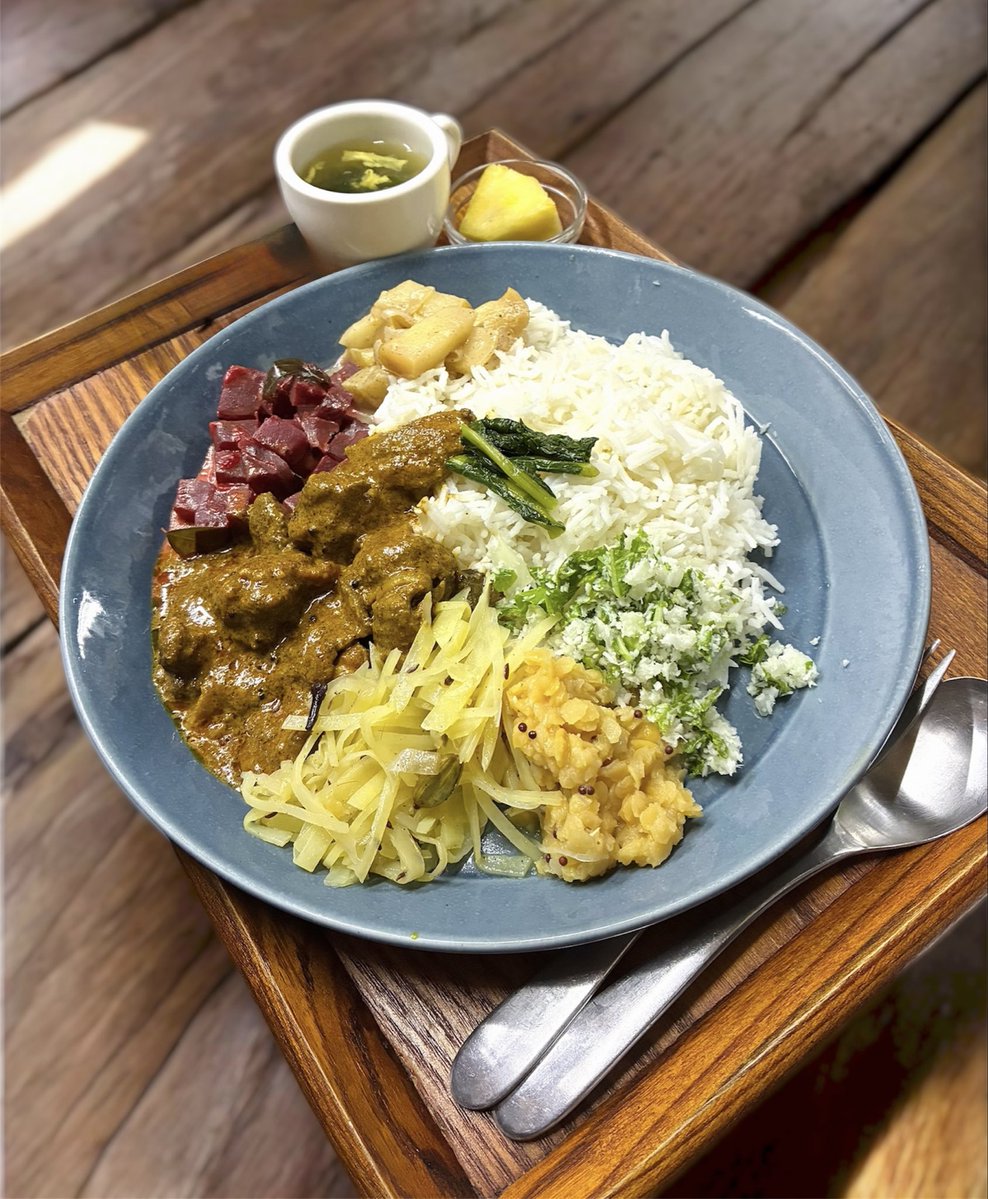 ryan02_kori's tweet photo. 9/26(土)11:00open16:00l.o.
土日限定で「気まぐれスリランカ・カレー」を提供いたします🇱🇰
・バスマティライス
・スリランカチキンカレー
・りんごカレー
・ビーツキラタ
・パリップ(レンズ豆)
・じゃがいものスパイス
・ポリヤル玉ねぎとケールのココナッツ和え
#ライアンマルニ
#Ryan02 https://t.co/7buNMN8rux