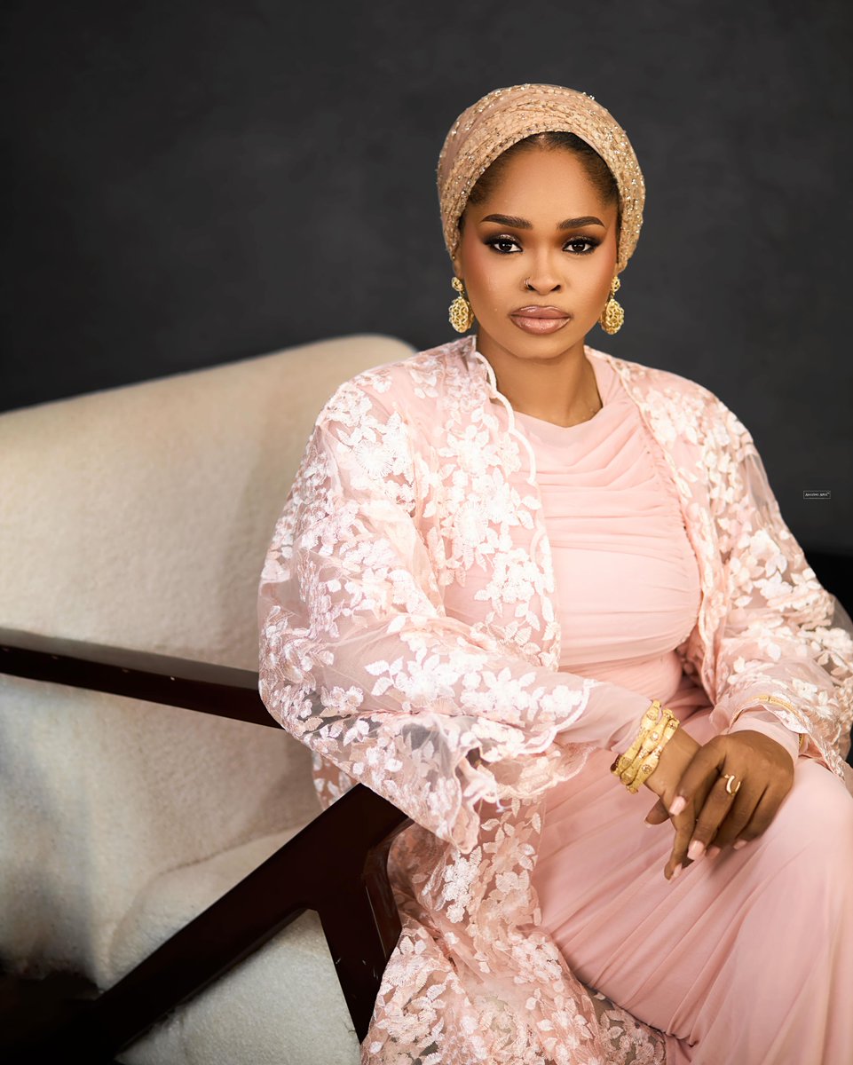 LindsyCira4h's tweet photo. Birthday portraits of Lima, photographed by @amazingaprils. https://t.co/UDN2e8guN5