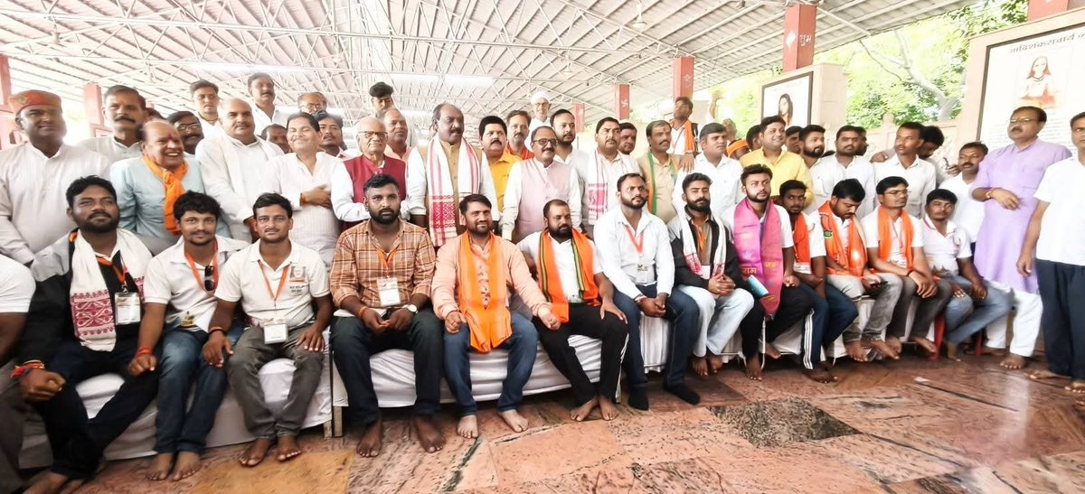 _pathak2's tweet photo. #सेवा_संकल्प_अभियान 
वाराणसी से बड़नगर सेवा संकल्प यात्रा #भिण्ड #मध्य #प्रदेश https://t.co/MbO6PrxB6o