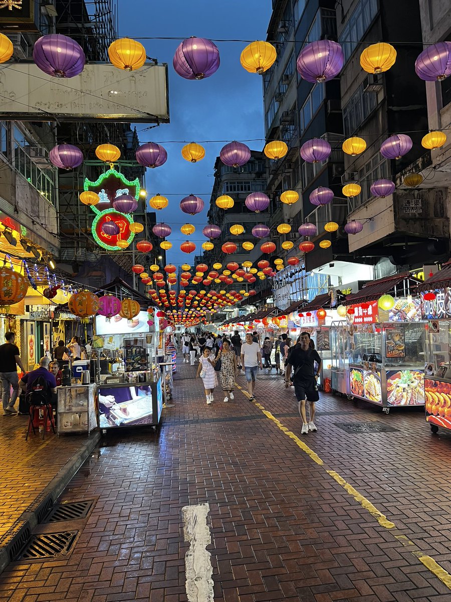 mego_crypto's tweet photo. 従姉妹が香港に行ってたので、思い出🇭🇰

5日くらい滞在して、日中は一度も晴れなかったけど、ご飯も美味しくて観光も充実してて、歩いてるだけでも満足感が高かったな

命の危機を感じる出来事もあって怖かったけど、今振り返ればいい思い出✨️ https://t.co/DvOEQV13bK