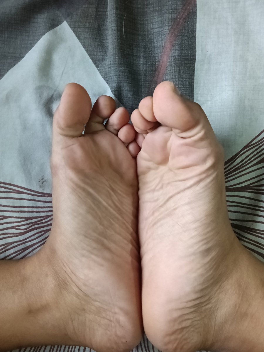 CandyBabefm's tweet photo. Your POV and your place. 😑💰

#findom #findompaypigs #indianfindom #humanwallets #feetsubs https://t.co/j2bBsqOi8E