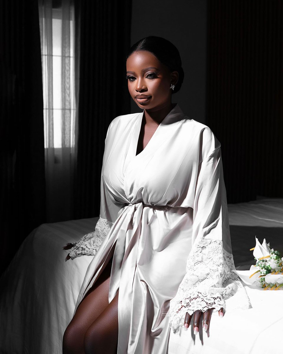 LindsyCira4h's tweet photo. She leaves a little sparkle wherever she goes. Bride: @dnachelo_anthony
Dress: @chelos_hub
MUA: @glamby_baks
Photography: @amazingaprils for @amazingaprilsweddings https://t.co/GphmDVeVTH