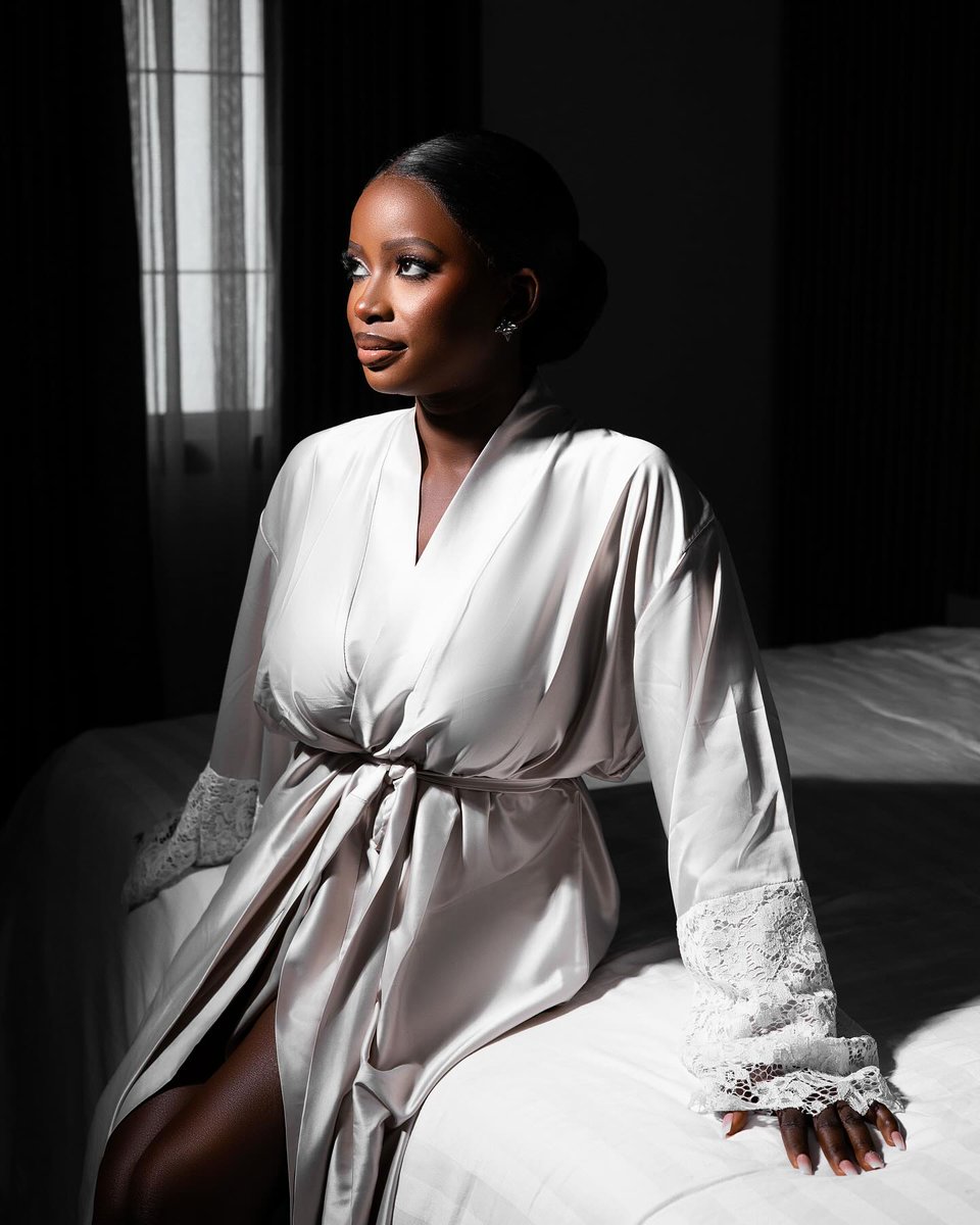 LindsyCira4h's tweet photo. She leaves a little sparkle wherever she goes. Bride: @dnachelo_anthony
Dress: @chelos_hub
MUA: @glamby_baks
Photography: @amazingaprils for @amazingaprilsweddings https://t.co/GphmDVeVTH