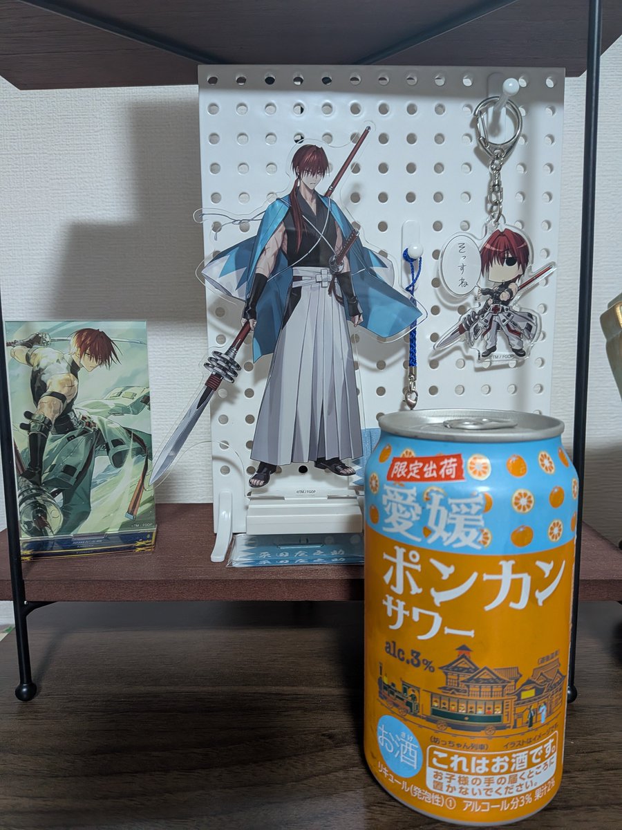 InuzukaMurasame's tweet photo. 原田さん実装1周年ですってよ
〜仕事帰りに見つけたお酒を添えて〜 https://t.co/vJZadXknNB