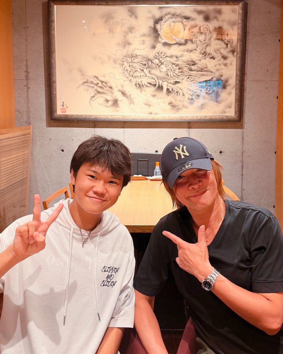 yutabon_youtube's tweet photo. LUNA SEAのギタリストであるINORANさんにディナーをご馳走様になりました！今、僕がギターにハマっていて音楽の話を沢山させていただきました！お食事も凄く美味しかったです！本当にありがとうございました！ https://t.co/M4dfLa1xYV