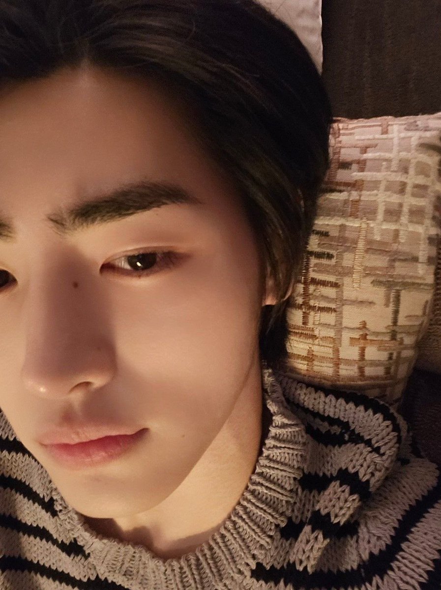 heybaekgu's tweet photo. I like this genre of Sunghoon selfies a lot
#성훈 #SUNGHOON https://t.co/bt5kW6j1ep