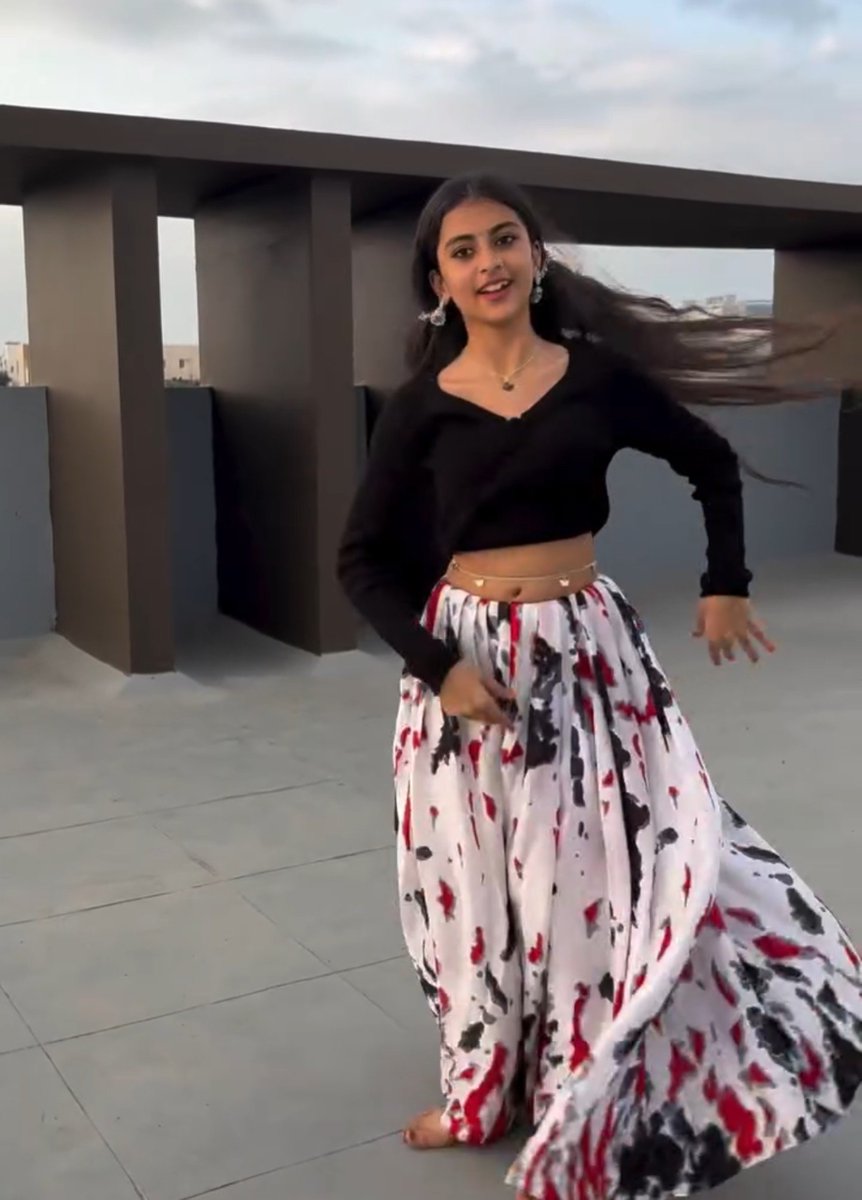 KingofGajji's tweet photo. @colpylopez Intha munda epo konjam konjama expose panna start pannaita bro .. weekends la nalla viruntha irukum 🤤 summa sundi irukura munda 🥵 iva odamba inch by inch  mulusa rusichi sapdanum 😋 https://t.co/Y6Eh3H6zov