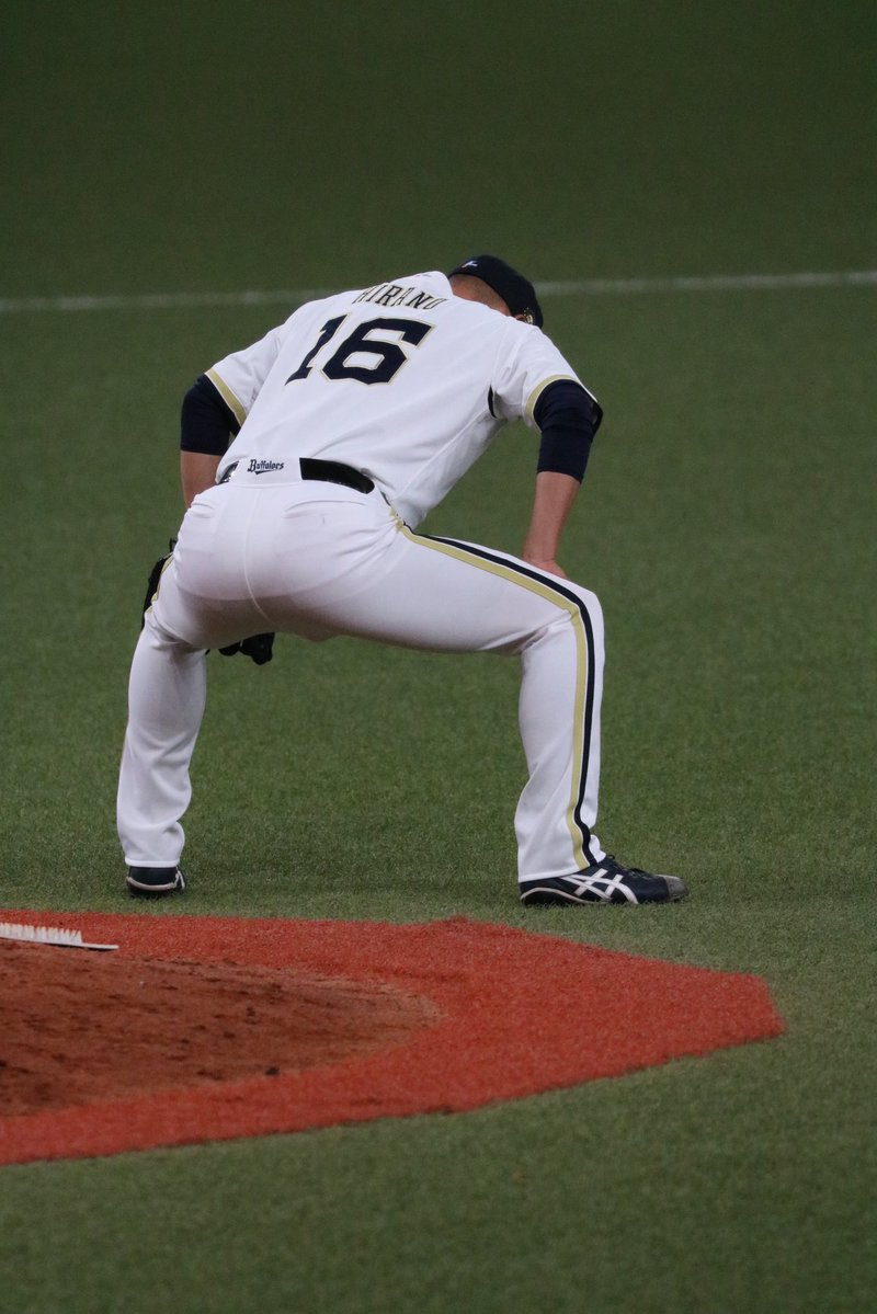 blue_braves's tweet photo. 平野さん 現役引退
本当にお疲れ様でした
そして本当にありがとう！
岡田さんや、金子さんまでセレモニーにかけつけて下さいました🥹
オリックスの苦しい時代、そして栄光の時代にを担った人がまたグランドを去りました🥲
#平野佳寿 https://t.co/kNsB4p0dLh