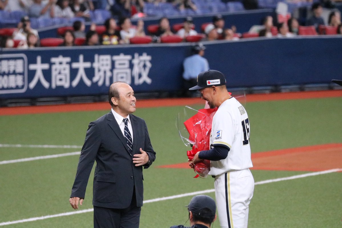 blue_braves's tweet photo. 平野さん 現役引退
本当にお疲れ様でした
そして本当にありがとう！
岡田さんや、金子さんまでセレモニーにかけつけて下さいました🥹
オリックスの苦しい時代、そして栄光の時代にを担った人がまたグランドを去りました🥲
#平野佳寿 https://t.co/kNsB4p0dLh