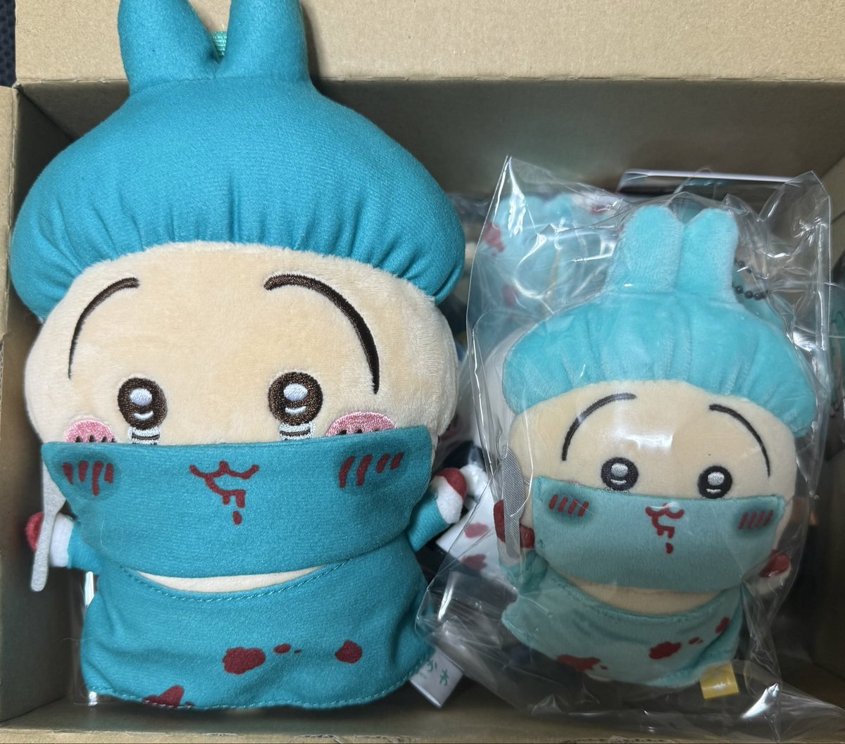 ya_aki's tweet photo. ちいかわマーケットからハロウィンのみんなで仮装なマスコット届いた☺️持ち歩く用にうさぎとシーサーは二個ずつ✨
破茶滅茶に可愛い！！！！！
プライズも頑張って取ったし、サイズ感最高なんだけど😭💕 https://t.co/wP4TsoV5Ac