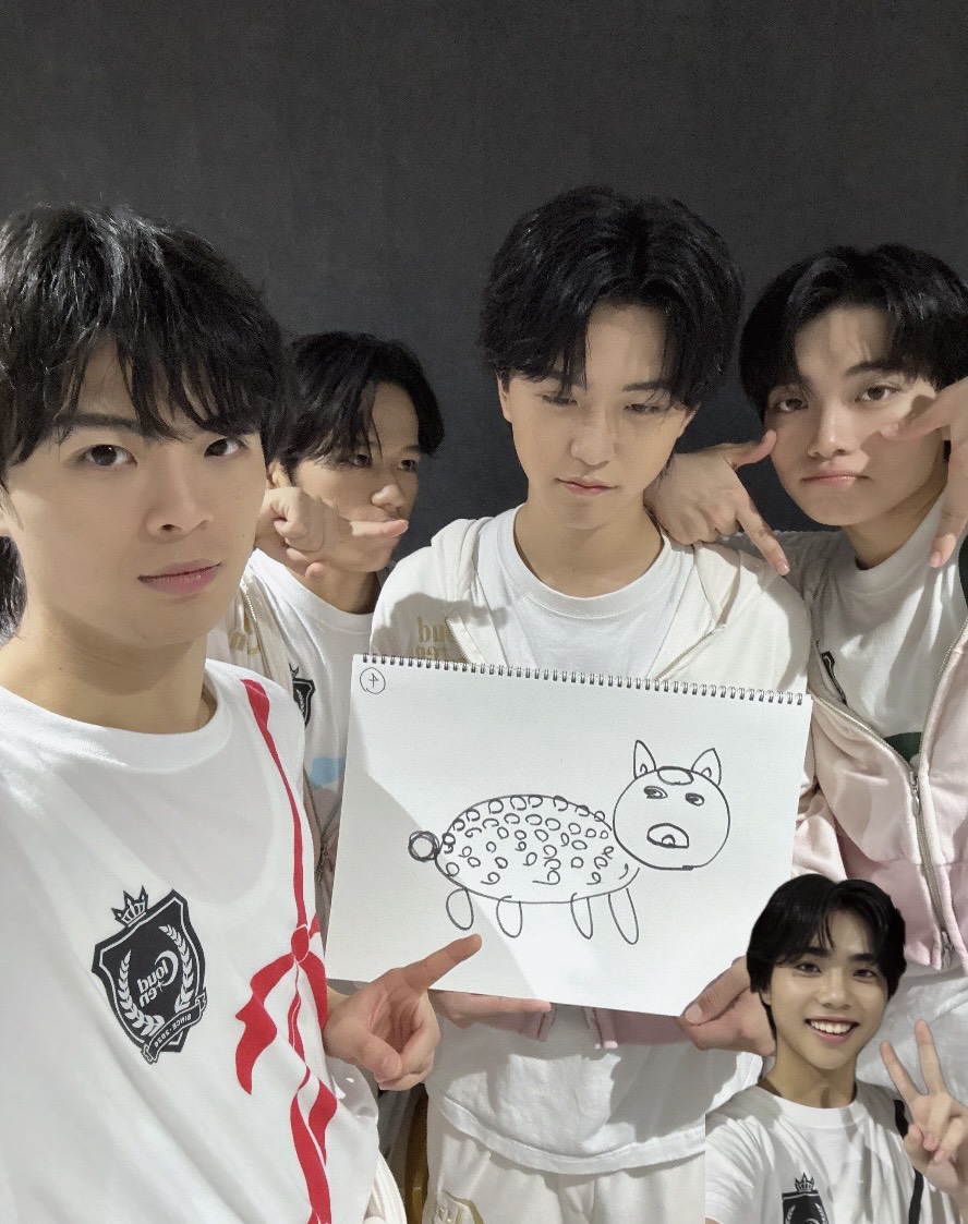cloudten_member's tweet photo. あやと・宇治とうま画伯の絵からお題を当てるクイズ🎨🧑‍🎨
（公演ありがとうございました！）

まじで何描いてるか全然わかりませんでした。

斗真は個性があっていいと褒めてたけど、
優しくしたら絵が上手いと勘違いしてしまうので俺が厳しく教育していきます👹

※写真の絵は、あやとが描いた恐竜です。

＃Cloudten ＃阿部晴仁